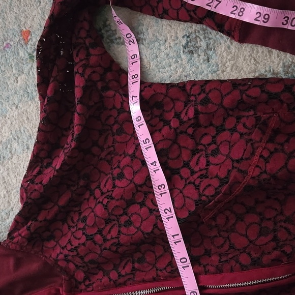 🌴FINAL SALE Gimmicks BKE Lace Hoodie Burgundy XS - Picture 7 of 11